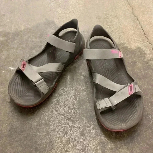 Teva  sandals - Picture 1 of 8
